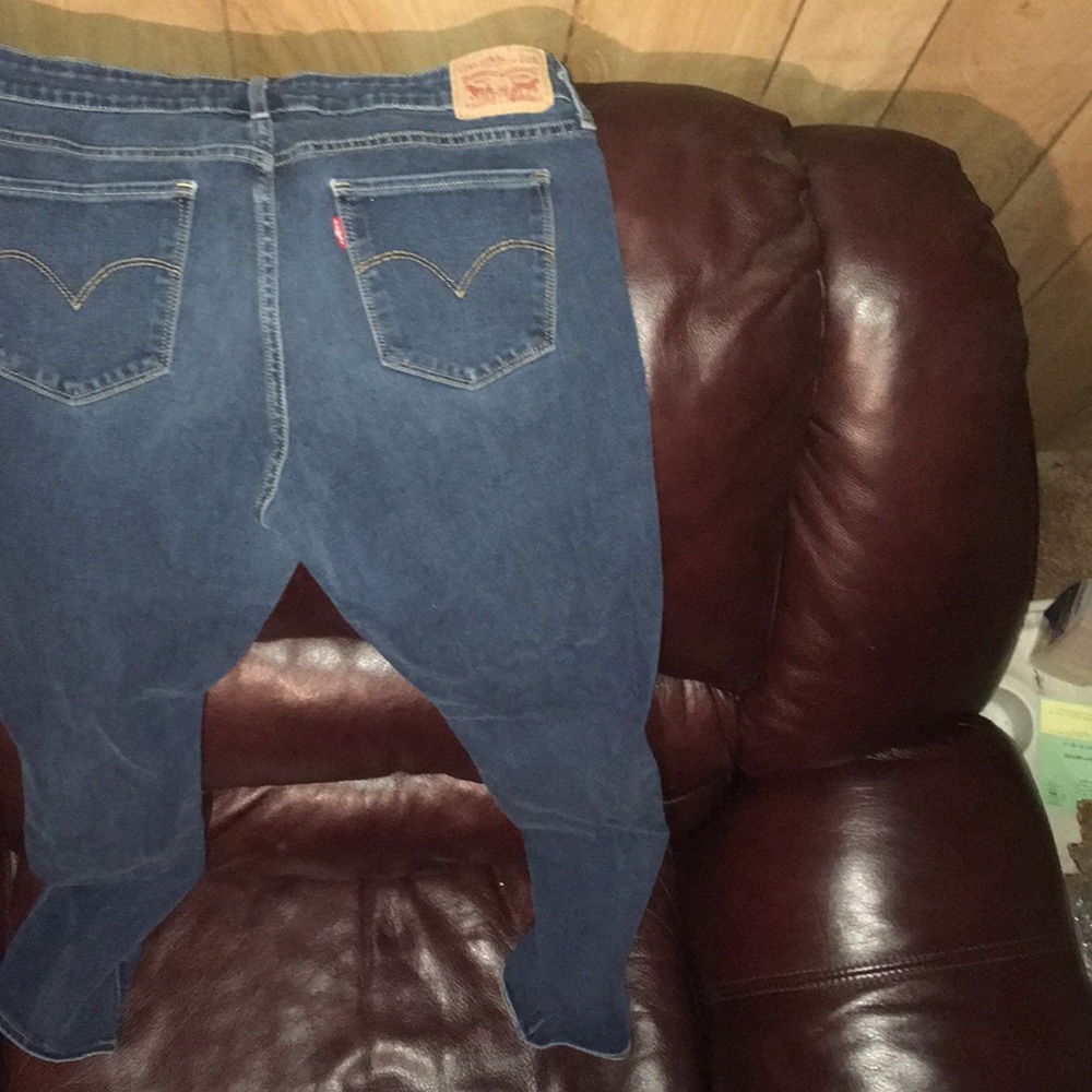 Women’s Levi’s skinny jeans